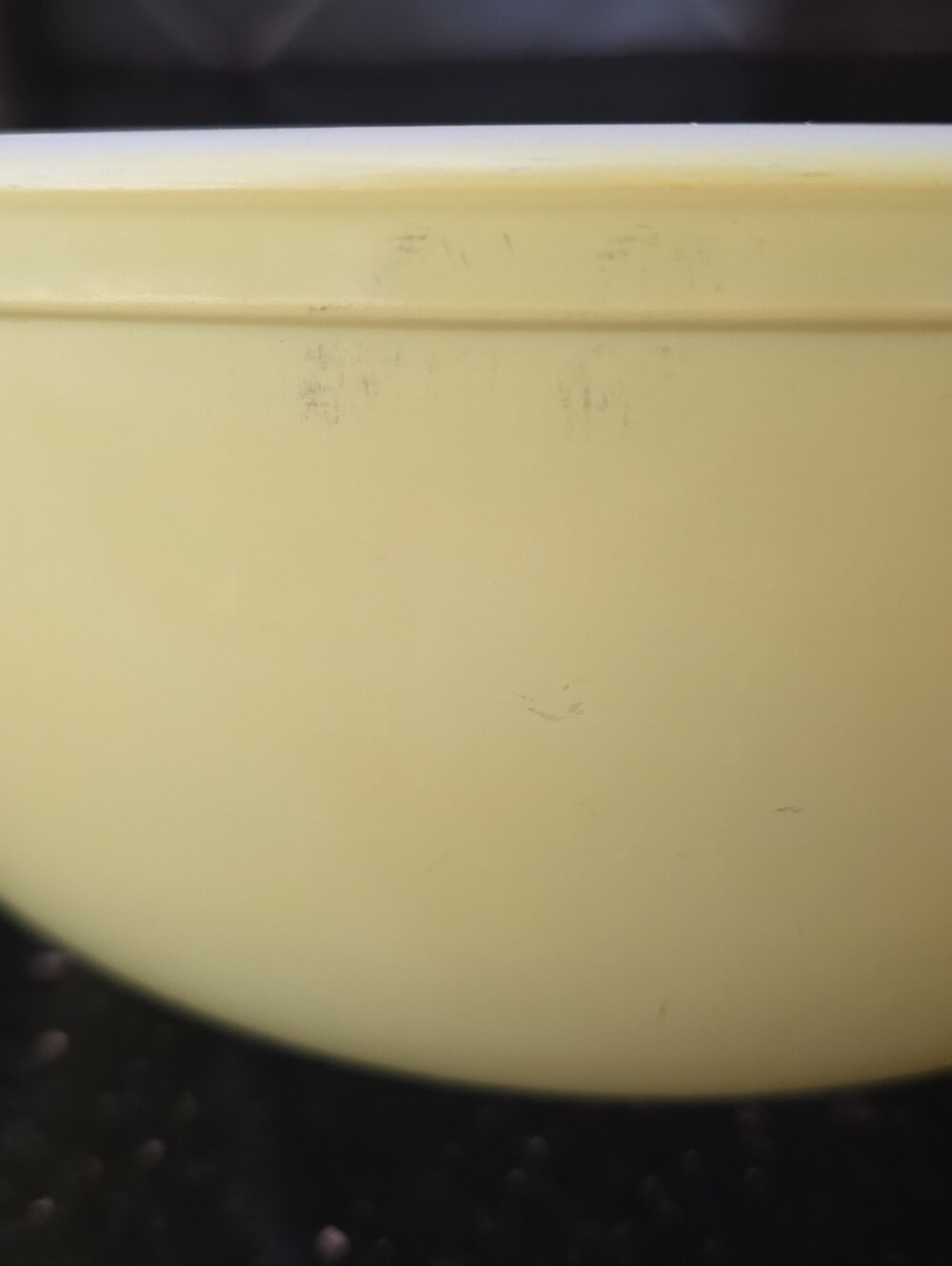 Vintage Pyrex Yellow Mixing Bowl 4 Quart - Picture 4 of 8